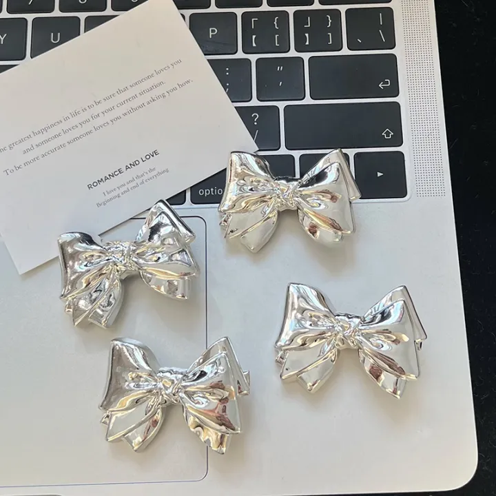 Fashion%20Metal%20Bow%20Knot%20Hair%20Clip%20Vintage%20Cool%20Charm%20Aesthetics%20Hair%20Clip%20For%20Women%20Girls%20Trendy%20Versatile%20Hair%20Accessories%20Demoo%20-%20Image%204