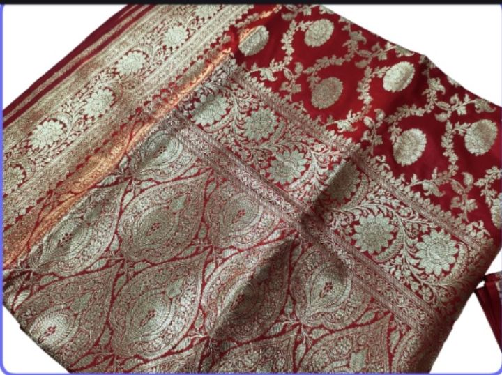 Indian%20benaroshi%20katan%20saree%20with%20blouse%20pics/Wedding%20katan%20saree%20/Red%20colour%20katan%20saree%20-%20Image%205