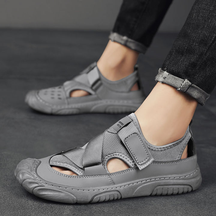 Closed%20Toe%20Sandals%20Men's%20Summer%20New%20Hollow%20Breathable%20Deodorant%20Beach%20Hole%20Shoes%20Men's%20Outdoor%20Driving%20Antiskid%20Shoe%20-%20Image%203