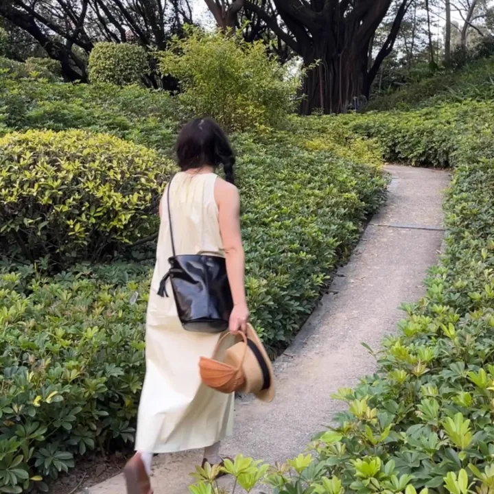 Paloma%20Wool%20first%20layer%20of%20oil%20wax%20cowhide%20vintage%20one-shoulder%20crossbody%20tassel%20bucket%20bag%20white%20Baihe%20same%20women's%20bag%20-%20Image%203