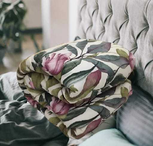 Comforter%20for%20Winter%20King%20size%20Exclusive%20Comforter%20with%20full%20cotton%20fabric%2084*90%20inch%20European%20cube%20style%20(1pcs%20Box)%20White%20,%20Red%20,%20Pink%20,%20Blue%20-%20Image%202