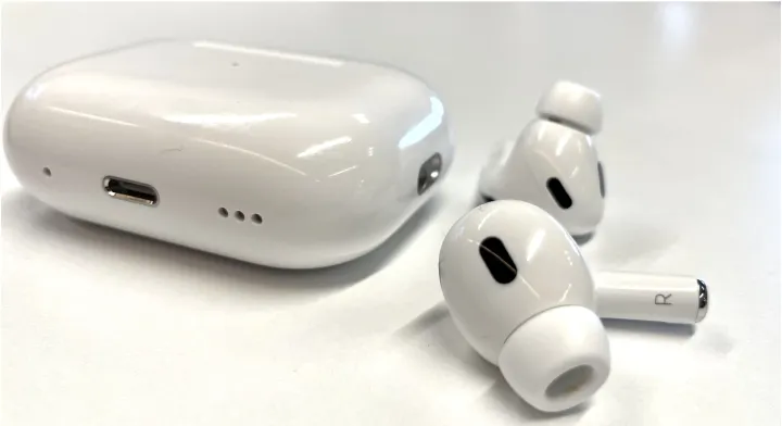 Airpods%20Pro%202nd%20Gen%20Wireless%20Charging%20Bluetooth%20Headphone%20-%20Image%202