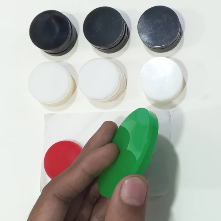 Carrom%20Coin%20Set%20with%20Striker%20-%20Image%204
