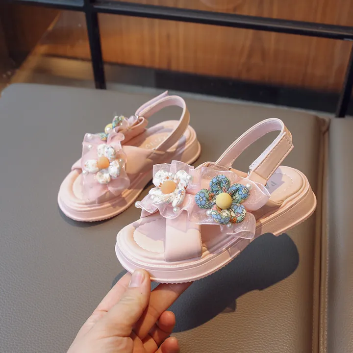 Girls'%20sandals%20summer%202023%20korean%20version%20of%20little%20girls%20foreign%20flower%20princess%20shoes%20middle%20and%20big%20children's%20open-toed%20beach%20shoes%20tide%20-%20Image%204