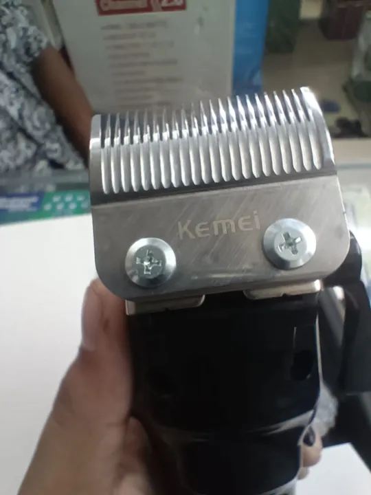 Kemei%20KM-809A%20Digital%20%20Electric%20Rechargeable%20Professional%20Hair%20Clipper%20Trimmer%20-%20Image%203