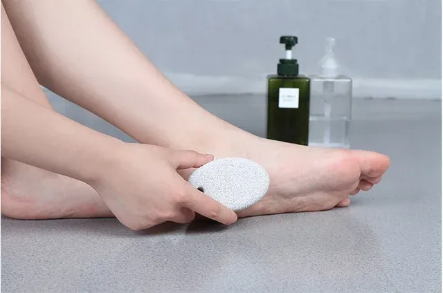 1Pcs%20Foot%20Scrub%20Pumice%20Stone%20Pumice%20Rock%20for%20Feet%20to%20Remove%20Dry%20Dead%20Skin%20-%20Image%202