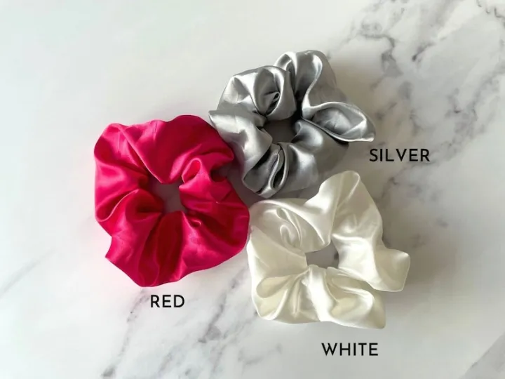 3%20Pcs%20%20helpful%20%20Silk%20Scrunchie%20Hair%20Band%20Bracelet%20Set%20For%20Grils%20-%20Image%203