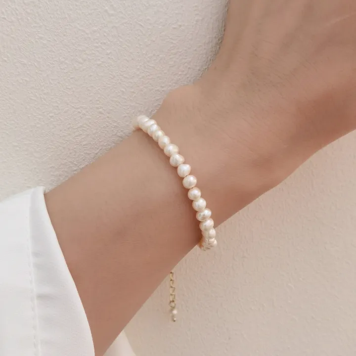 Classic%20Pearl%20Bracelet%20for%20Women%20-%20Image%204