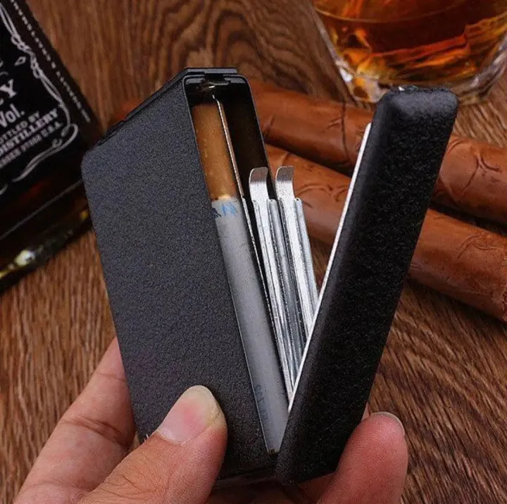 Old%20Model%20Cigarette%20Case%20with%20Gas%20Refillable%20Lighter%20-%20Image%204