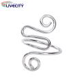 Hand Fatigue Relief Adjustable Crochet Ring for Perfect Yarn Tension Control Ideal for Crocheters Knitters Flexible Easy to Use. 