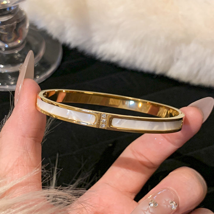 New%20gold%20titanium%20steel%20bracelet%20for%20women,%20high-end%20zircon%20couple%20bracelet,%20light%20luxury%20plain%20ring%20bracelet,%20hand%20jewelry%20-%20Image%204
