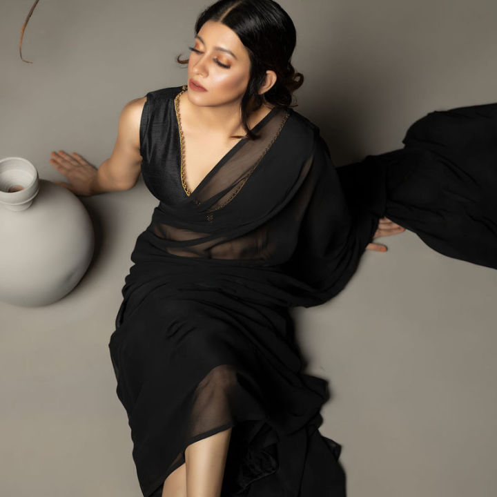 Women's%20Weightless%20Georgette%20Saree%20%E2%80%93%20Black,%20Elegant%20Drape%20-%20Image%205