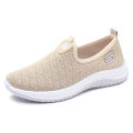 2022 new old Beijing cloth shoes, women's soft soles, foreign trade, one foot flying, weaving, breathable mother shoes, middle-aged and elderly walking shoes.