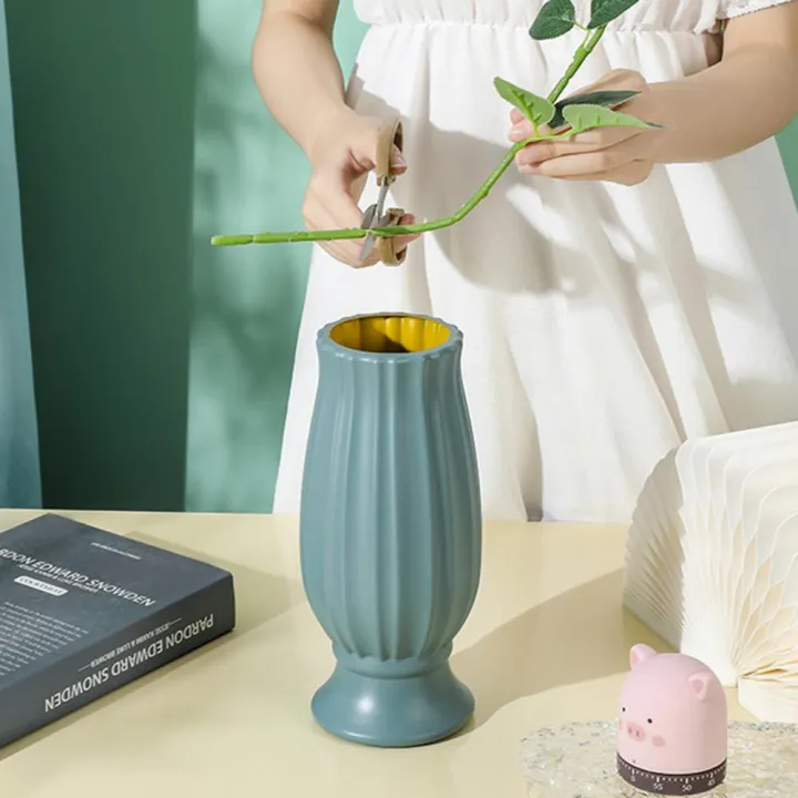 Flower%20Vase%20Unbreakable%20Exquisite%20Smooth%20Touch%20Streamlined%20Solid%20Color%20Dried%20Flower%20Arrangement%20Plastic%20Vase%20for%20Living%20Room%20-%20Image%202