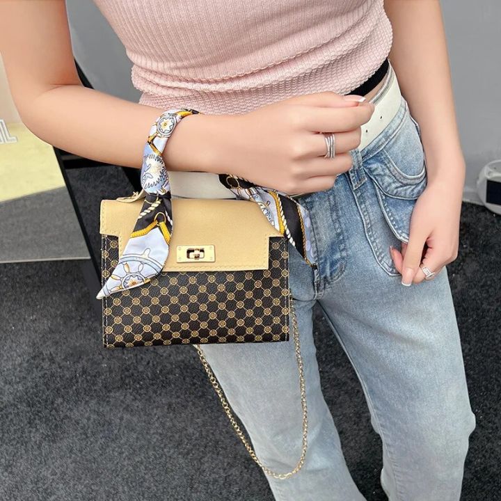 The%20Trendy%20Ladies%20Bags%20Are%20Fashionable%20and%20Casual,%20with%20Dot%20Print,%20Lock%20Buckle,%20Chain,%20Scarf,%20and%20Crossbody%20Small%20Square%20Bag%20-%20Image%203