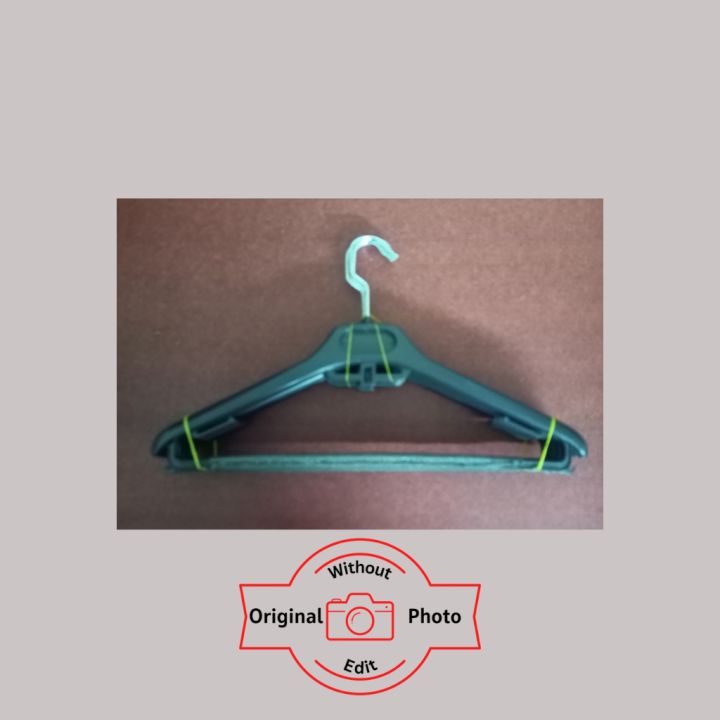 3%20PCS%20Black%20Plastic%20Sharee%20Hanger,%20Best%20For%20Adult%20Clothing%20Items,%20Large%20Hanger,%20Durable%20-%20Image%203