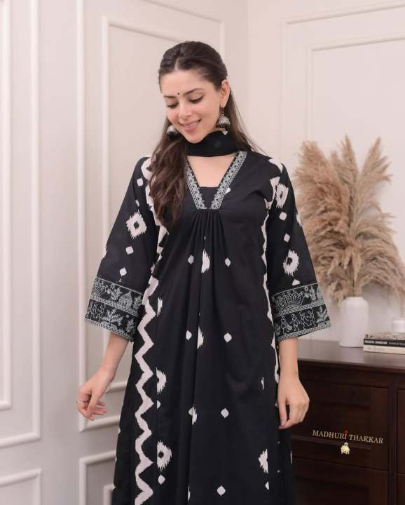 Fine%20Cotton%20Three%20Piece%20For%20Women%20Exclusive%20Collection%20Stitched,%20Stylist%20Gaoun%20Three%20Pice,%20Fashionable%20Three%20Pics%20For%20Woman.%20-%203%20Pice%20Dress%20-%20Image%204