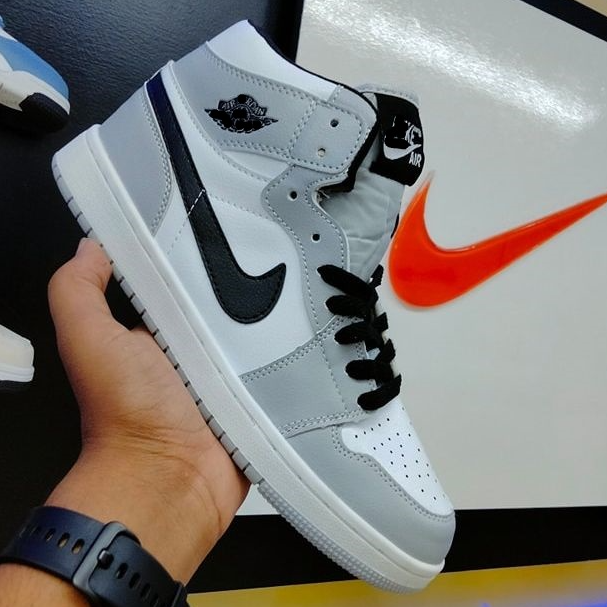 Men's%20shoes%20high%20retro%20Og%20black%20sneakers%20Vietnam%20-%20Image%203