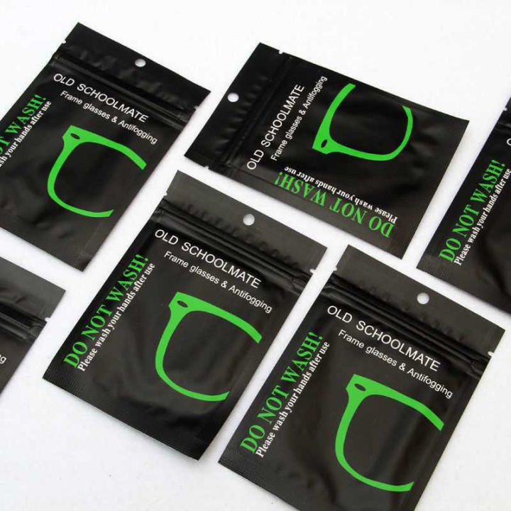 Anti-fog cleaning cloth and lens cleaning cloth