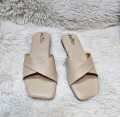 Flat Sandals For Women Fashionable Flat Shoes For Regular Use.