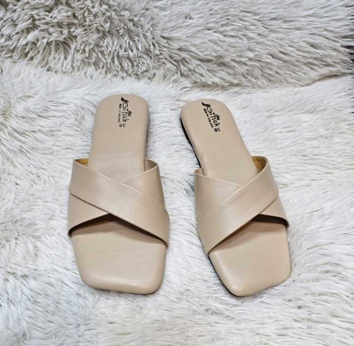 Flat%20Sandals%20For%20Women%20Fashionable%20Flat%20Shoes%20For%20Regular%20Use%20-%20Image%203