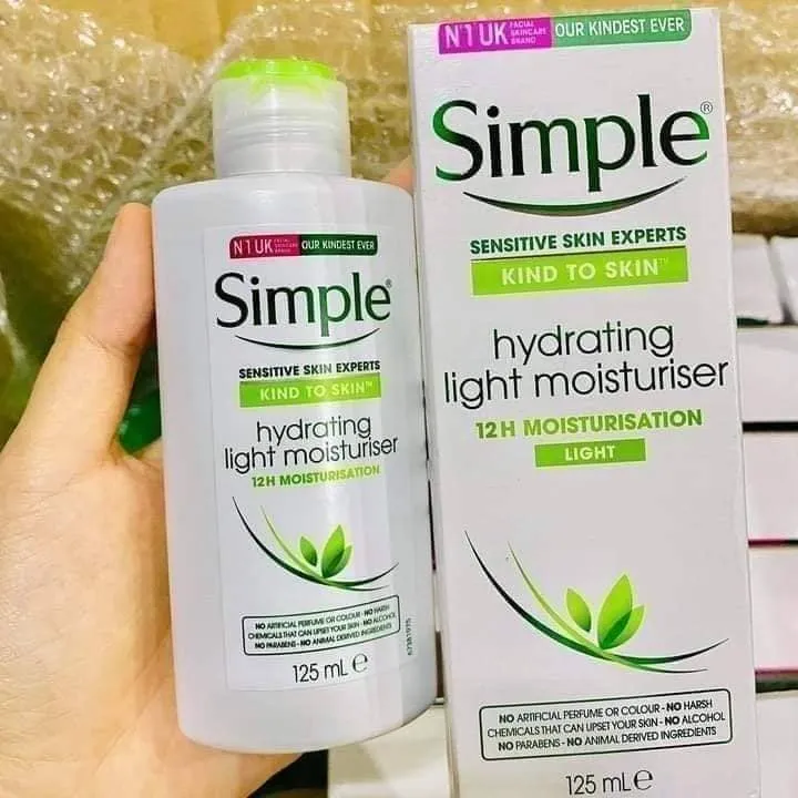 simple%20light%20hydrating%20light%20moisturiser%20-%20Image%203