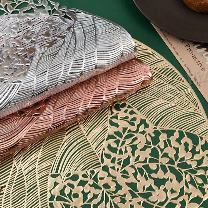 Sea%20Flower%20Placemat%20%7C%20Round%20PVC%20Dining%20Mat%20%7C%20Heat-Resistant%20Table%20Pad%20%7C%20Non-Slip%20Table%20Protector%20%2015%20Inch%20Woven%20Plastic%20Table%20Mats%20%7C%20%7C%20Elegant%20Wedding%20Tableware%20%7C%20Festival%20Dining%20Table%20Mat%20%7C%20Luxury%20Gold%20Table%20Decor%20%7C%20%20Model%20PM%201007%20by%20Pizeon%20Luxury%20Linens%20-%20Image%206