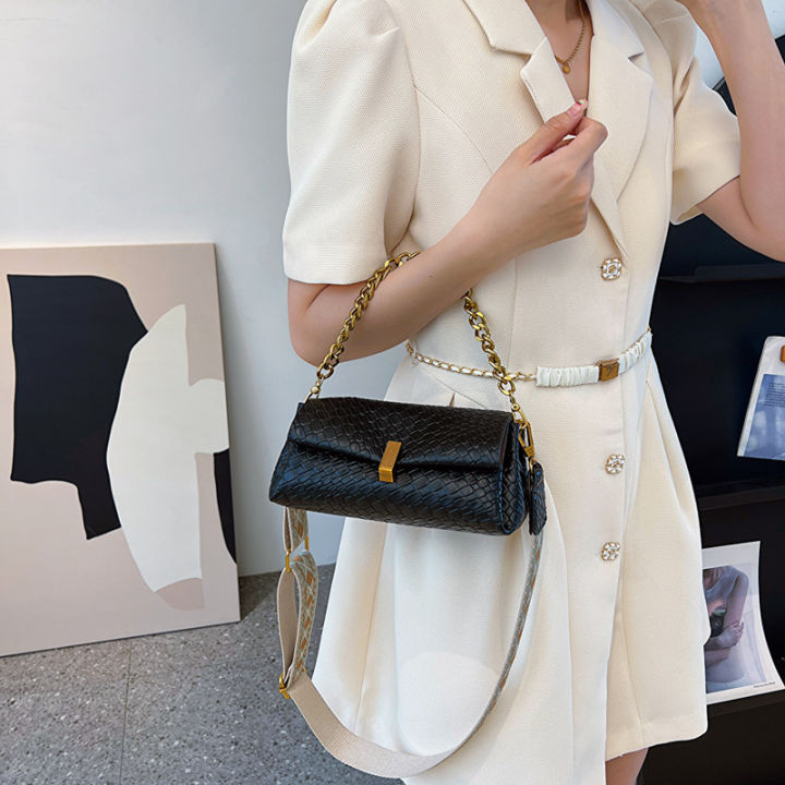 Elegant and elegant, solid color three-dimensional woven chain, wide shoulder strap, flap, one-shoulder women's bag, stylish and versatile commute