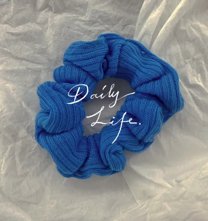Fashionable%20Fabric%20Hair%20Band%20for%20Females%20Women%20Girl's%20Ladies%20-%20Trendy%20Accessory%20for%20Hair%20Styling%20-%20Image%204