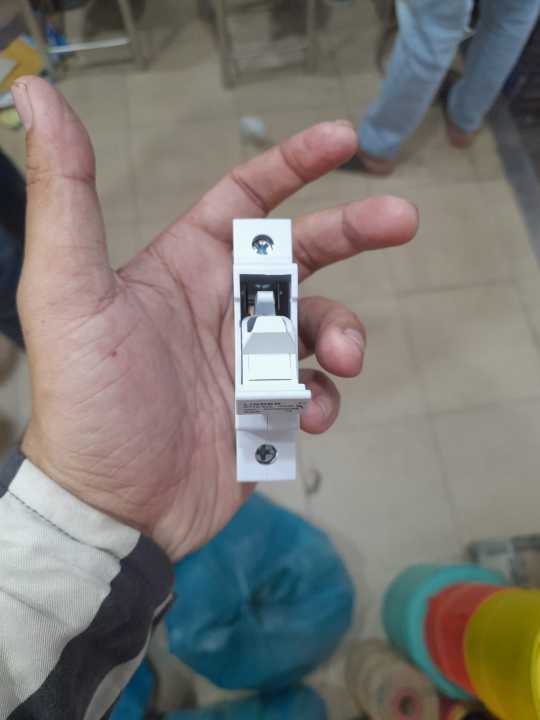Linder%20high%20quality%20fuse%20base%20with%20free%201pc%20fuse%20-%20Image%203