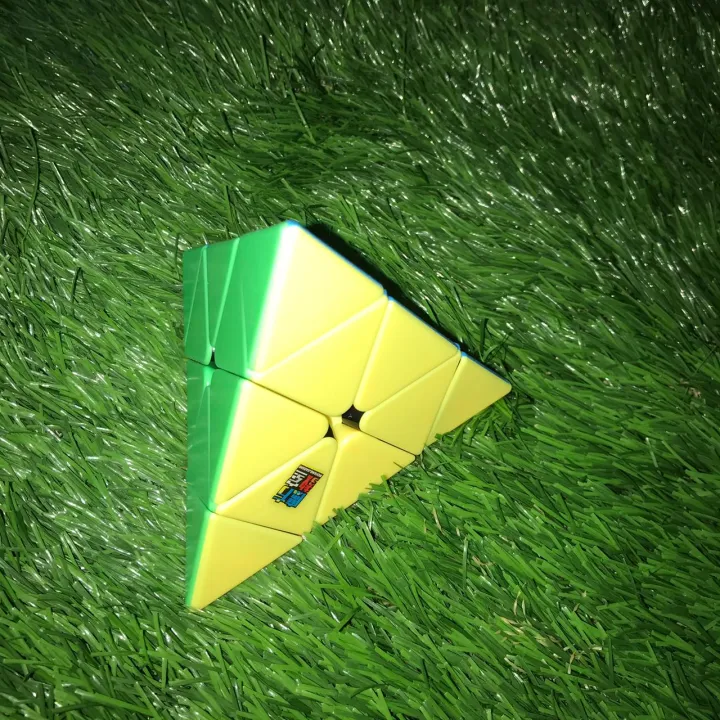Rubik%E2%80%99s%20Very%20Flexible%20-%20Pyramid%20Cube%20-%20Image%207