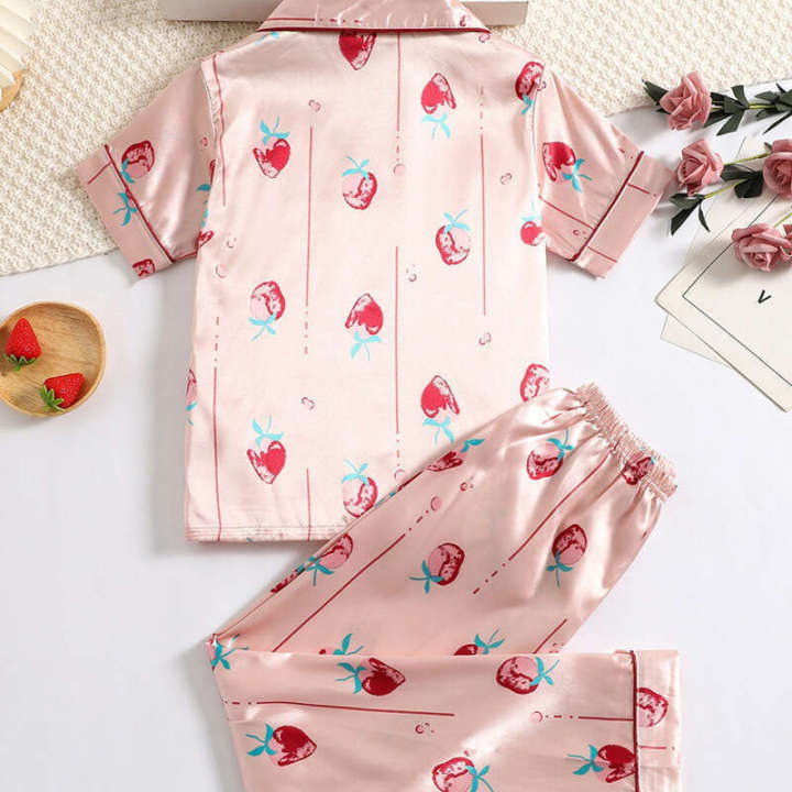 Girls'%20summer%20sleepwear%20thin%20design%20children's%20baby%20strawberry%20color%20Ding%20ice%20silk%20cool%20and%20cute%20home%20clothes%20two%20piece%20set%20-%20Image%202