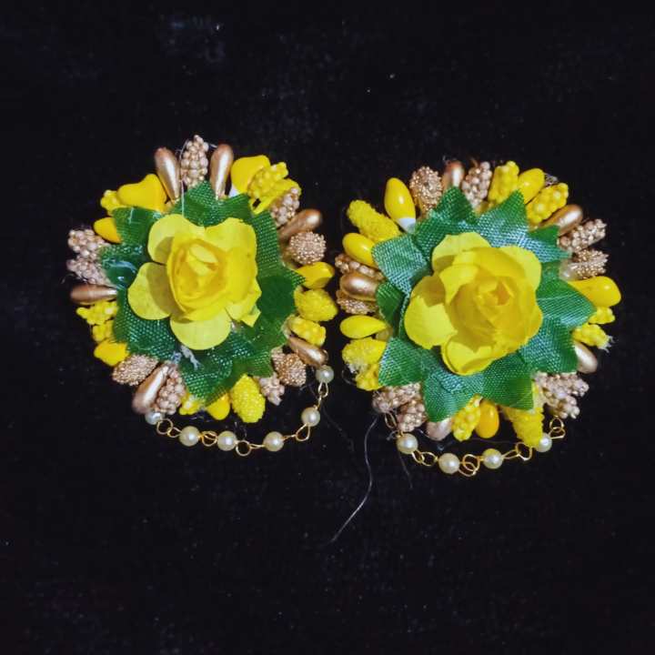 Fashionable Trendy Stylish Artificial Flower Bridal/Non-Bridal Khopa - Grace your hair with charming artificial flower khopas. - Comfortable And Stylish
