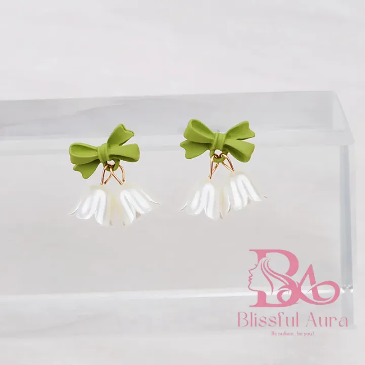 White%20Wind%20Chime%20Flowers%20Drop%20Earrings%20for%20Women%20-%20Image%204
