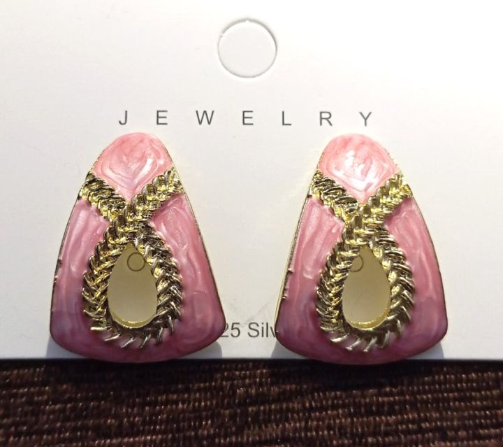 Elegant%20Pink%20&%20Gold%20Geometric%20Earrings%20for%20Women%20%E2%80%93%20Modern%20&%20Classy%20Design%20-%20Image%204