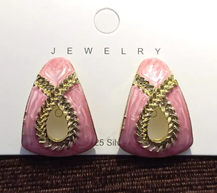 Elegant%20Pink%20&%20Gold%20Geometric%20Earrings%20for%20Women%20%E2%80%93%20Modern%20&%20Classy%20Design%20-%20Image%204