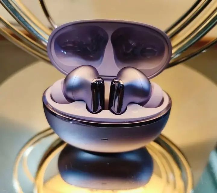 QCY%20MeloBuds%20N70%20%E2%80%94%20Flagship%20ANC%20Hi-Res%20Wireless%20Earbuds%20-%20Image%203