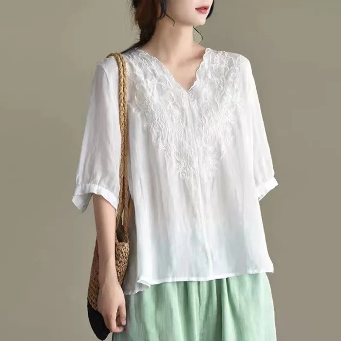 plus%20Size%20Women's%20Clothing%20New%20Retro%20Machine%20Embroidery%20Cotton%20Top%20Loose%20V%20Collar%20Half%20Sleeve%20Shirt%20Women's%20Shirt%20Pullover%20-%20Image%208