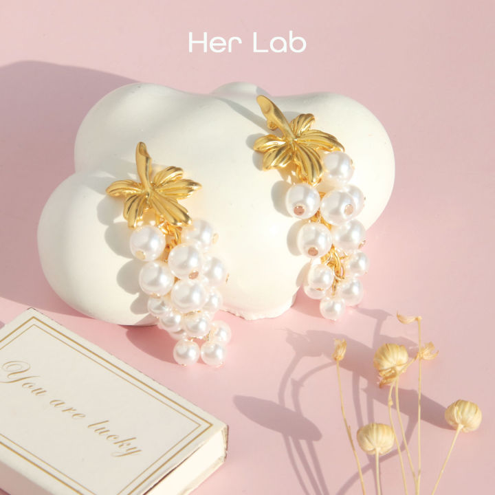 Her%20Lab%20Jewelry%20%7CVineyard%20Themed%20Pearl%20Tassel%20Earrings%20-%20Image%202