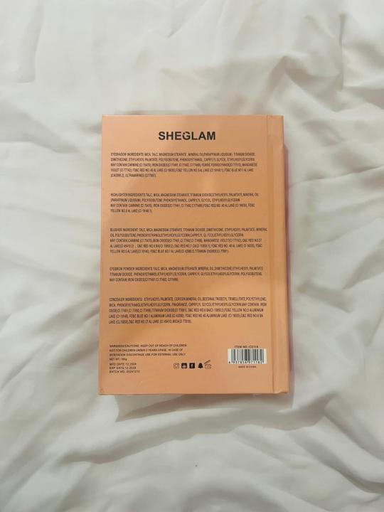 Sheglam%20All%20In%20One%20Makeup%20Palette%20Book.%204%20In%201%20Makeup%20Book%20with%206%20Highlighters,%204%20Contour%20Shades,%2024%20Eyeshadows,%206%20Blush%20Shades,%20and%203%20Eyebrow%20Powders.%20-%20Image%207
