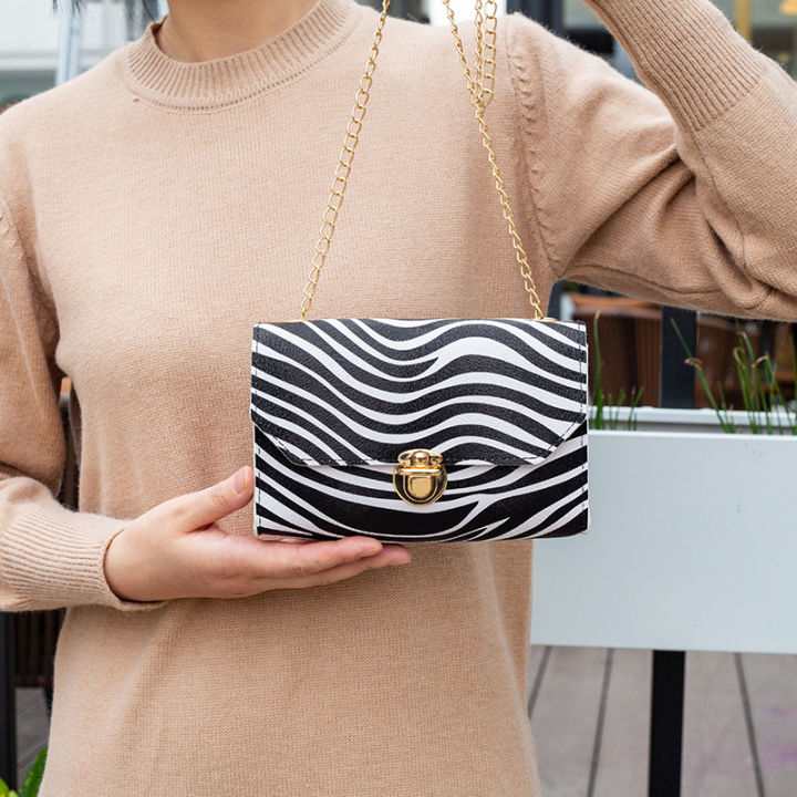 Women's%20Bag%20New%20Leopard%20Stripe%20Lock%20Chain%20Small%20Square%20Bag%20Leisure%20Phone%20Bag%20Small%20Bag%20small%20bag%20-%20Image%203