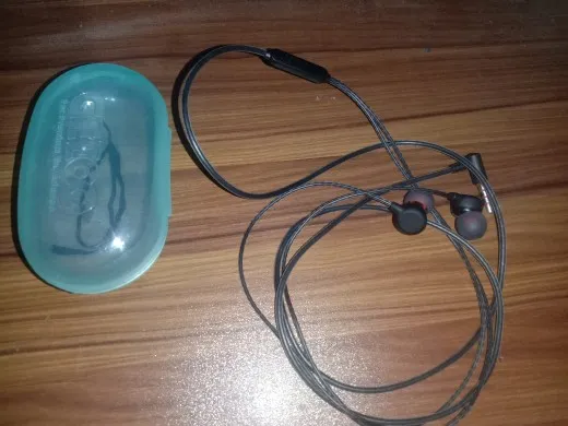 geeoo%20X10%20plus-Powerful%20Sound%20and%20Strong%20Bass%20Wired%20Earphone-Headphones%20with%20Plastic%20Catching%20-%20Image%207