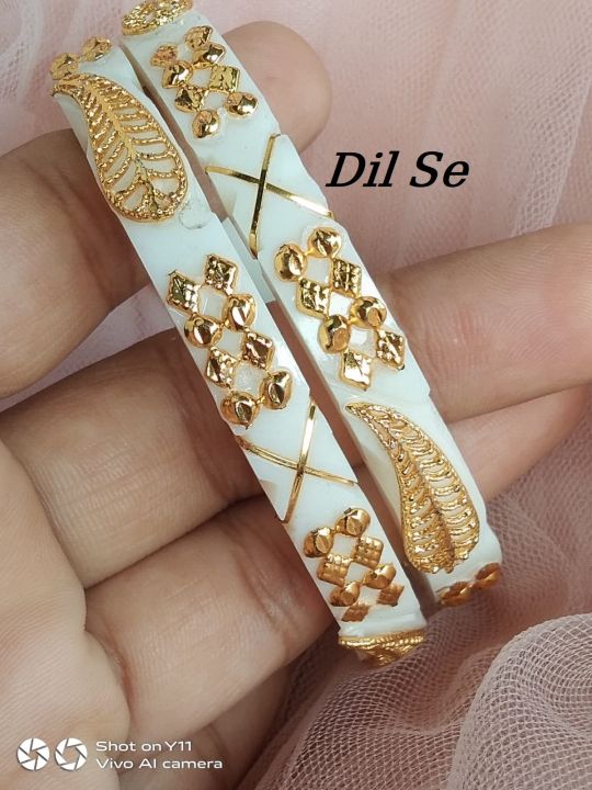 Uniqe%20and%20Gorgious%20Golden%20Metal%20Leaf%20designed%20Works%20Plastic%20Shakha%20Pola%20Bangles.%20It's%20for%20Women%20White%20,%20Party%20,%20Wedding%20,%20Anniversary%20,%20Durga%20Puja%20&%20All%20Time%20Use.%20-%20Image%202