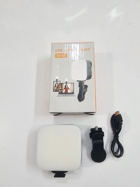 M88%20Handheld%20LED%20Video%20Light%20Rechargable%20-%20Image%202