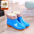 Fashion short tube rain boots for women adult outdoor anti slip warm rain boots soft sole waterproof shoes work rubber shoes galoshes galoshes wholesale. 