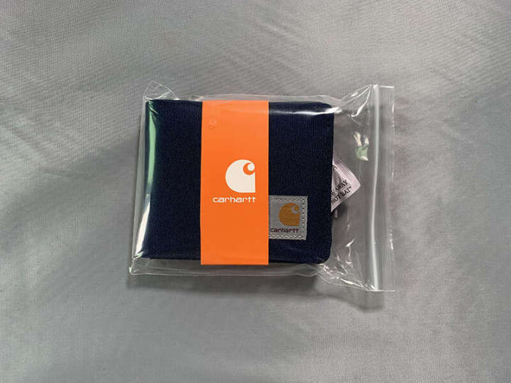 Kahart%20Wallet,%20Zero%20Wallet%20are%20made%20of%20waterproof%20fabric%20that%20is%20sturdy%20and%20durable%20-%20Image%206