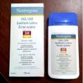 International USA Product Neutrogena UVA/UVB Sunblock Lotion, SPF, FPS 30, 4 Fluid Ounce (125 ml).