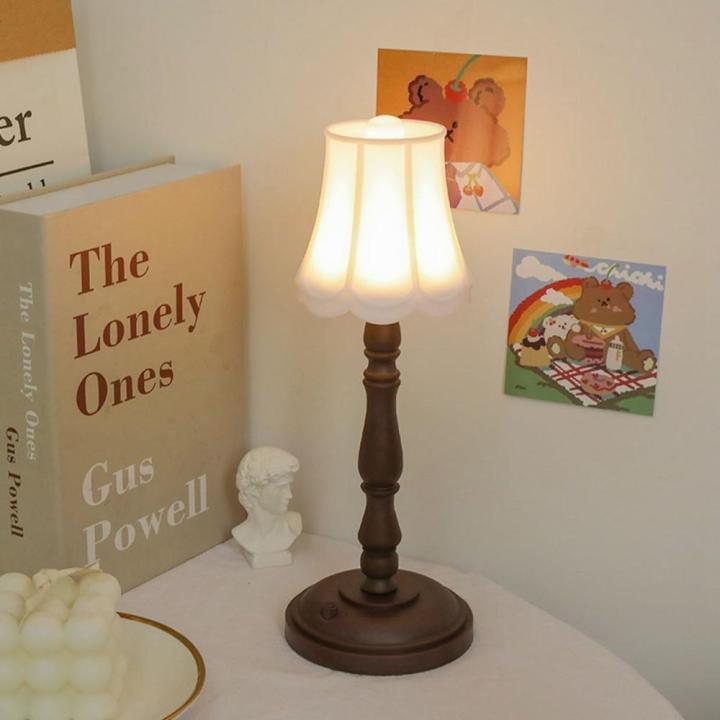 Aesthetic%20Retro%20Warm%20White%20Vintage%20Room%20Ornaments%20Bedside%20Lighting%20Night%20Light%20Table%20Lamp%20-%20Image%204