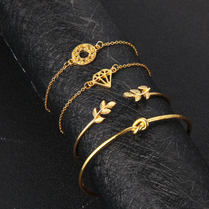 New%20Trendy%20Fashionable%204Pcs/%20Set%20Women%20Simple%20Design%20Gold%20Plated%20Chain%20Bracelets%20for%20Girls%20Simple%20Stylish%20/%20Bracelet%20for%20Women%20New%20Collection%202024%20-%20Image%208