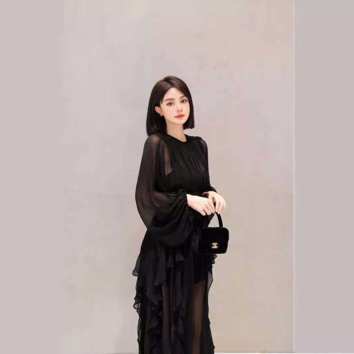 Thirteen%20Rows%202024%20Australian%20niche%20new%20long%20sleeved%20pleated%20backless%20versatile%20holiday%20dress%20for%20women%20-%20Image%202